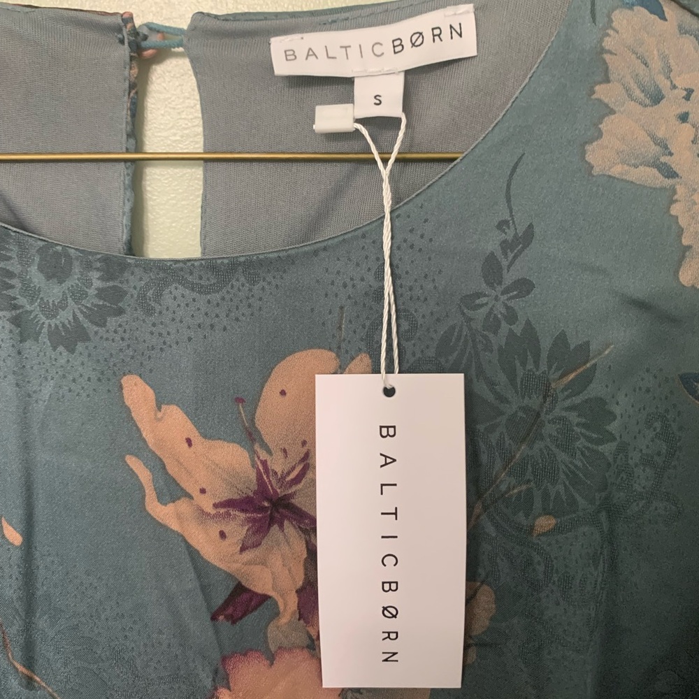 Baltic Born — NWT long silky blue floral dress with sash and 3/4 sleeves - Picture 3 of 3